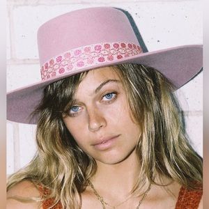 Lack of color pink fedora hat large